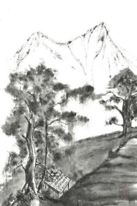 Eine einfache Hütte duckt sich unter mächtigen Bäumen am Hang, dahinter ragen grob skizzierte Berge auf.