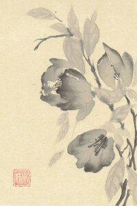 Zwei geöffnete Blüten in fein abgestufter Tusche entfalten sich ruhig zwischen schattenhaften Blättern - Sumi-e-Malerei in reduzierter Farbigkeit von Nathalie Guski.